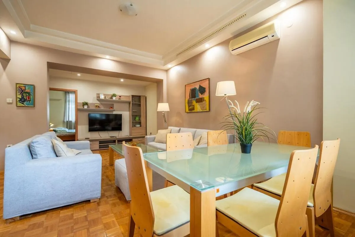 Spacious And Central Retreat Sofia Appartamento